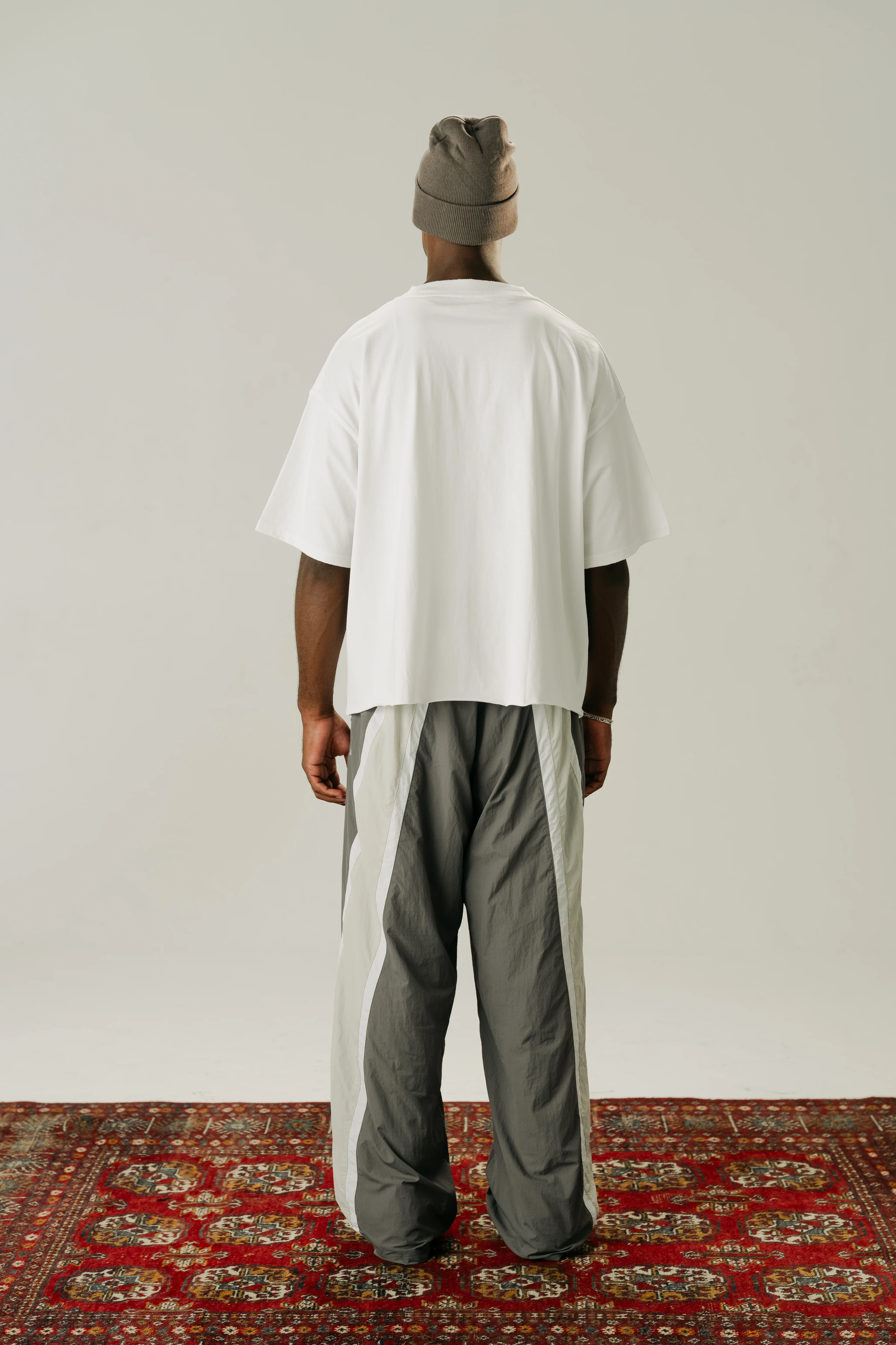 BAGGY TRACKPANTS - GRAY : WHITE - Image 4