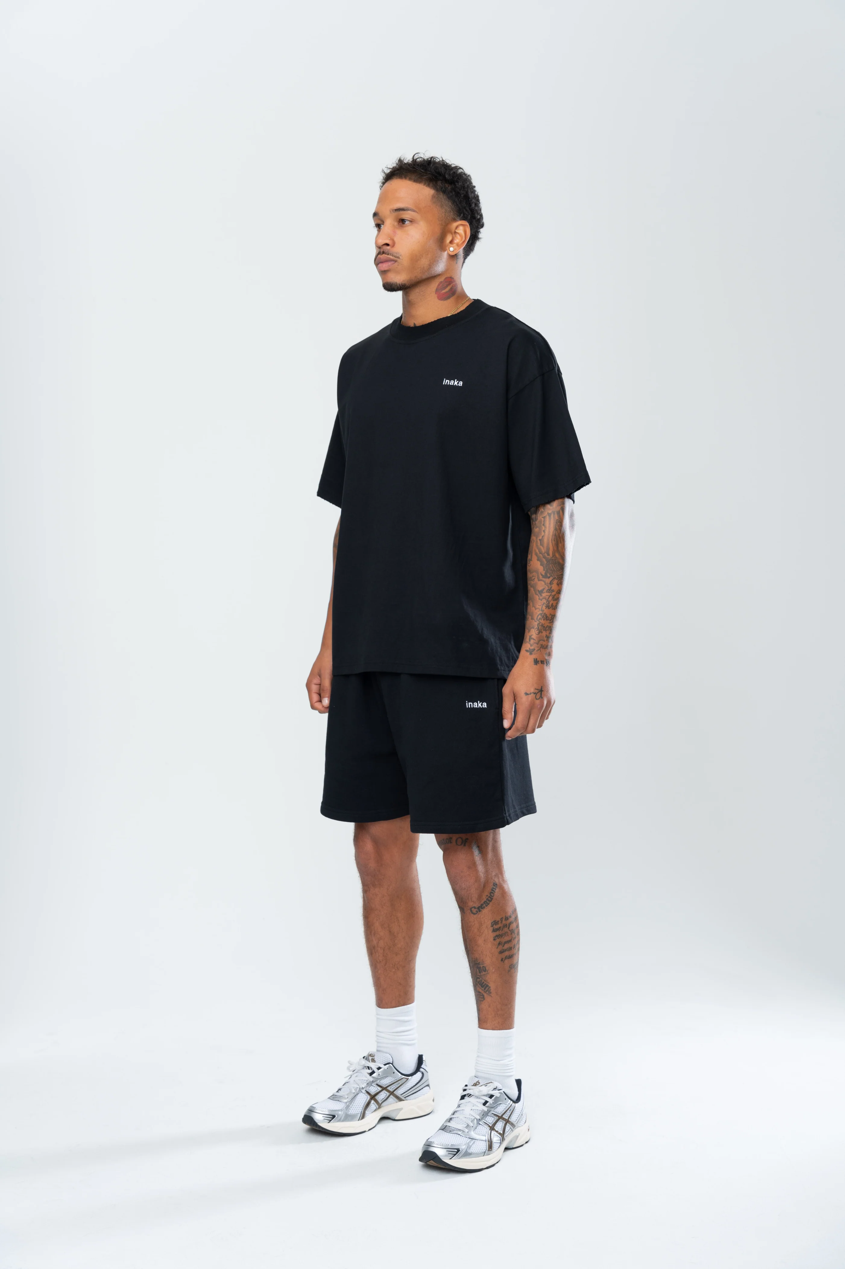 BASICS DISTRESSED TEE - BLACK - Image 3