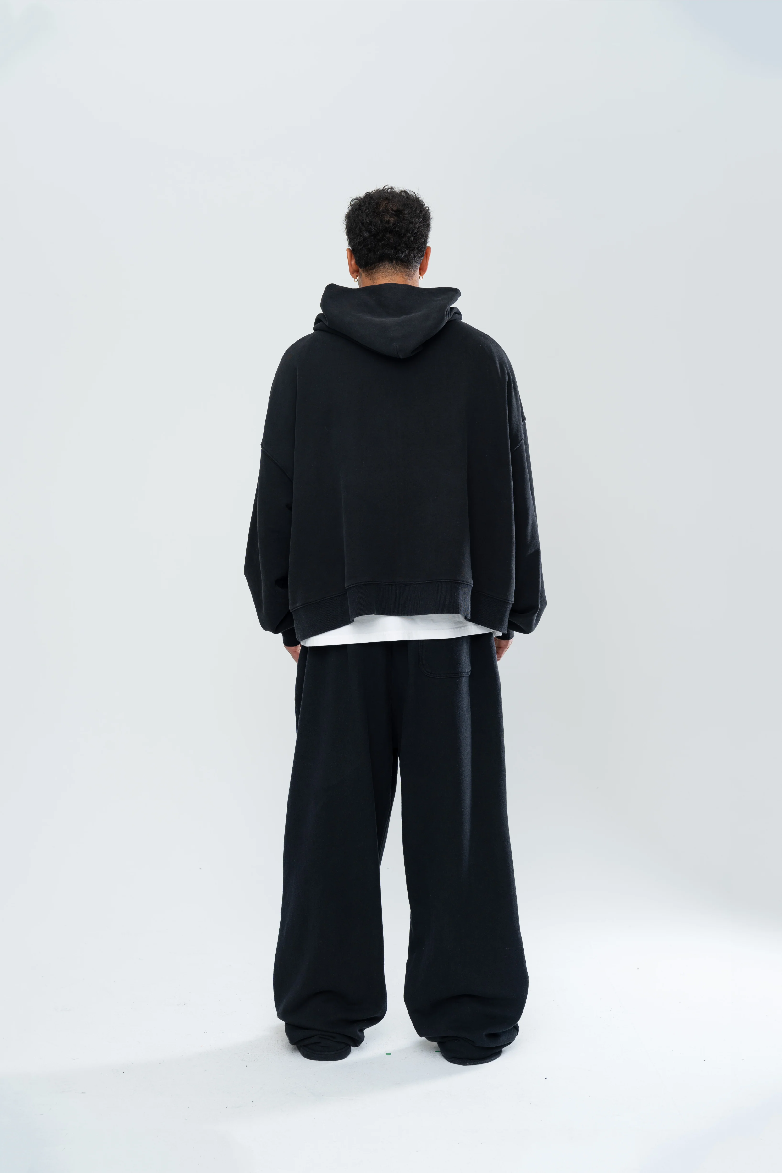 CLASSIC BAGGY SWEATS - BLACK - Image 6