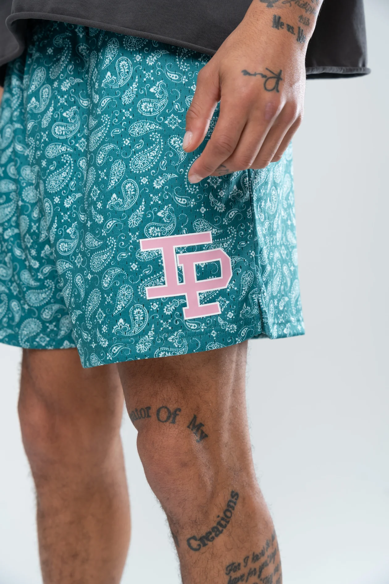 CLASSIC PAISLEY MESH SHORTS - GREEN - Image 2