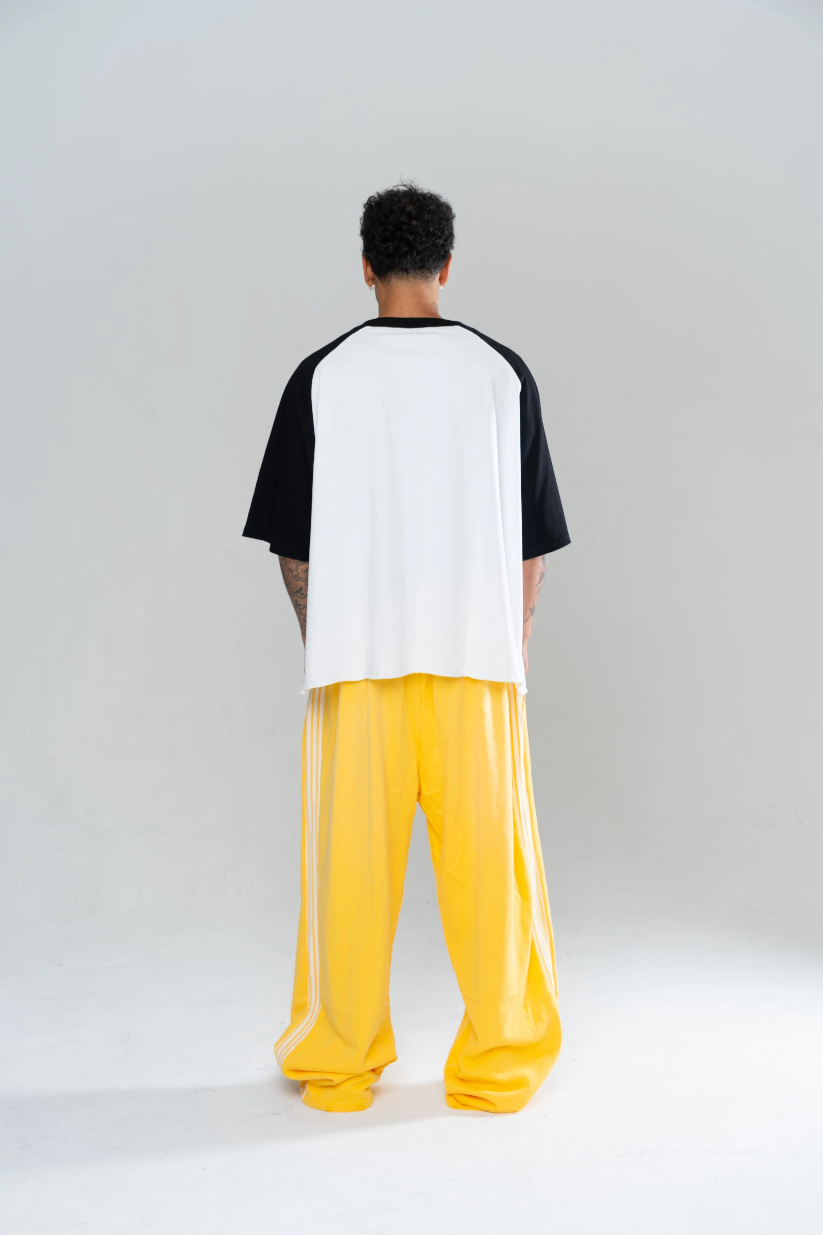 ICONIC BAGGY SWEATPANTS - YELLOW - Image 4