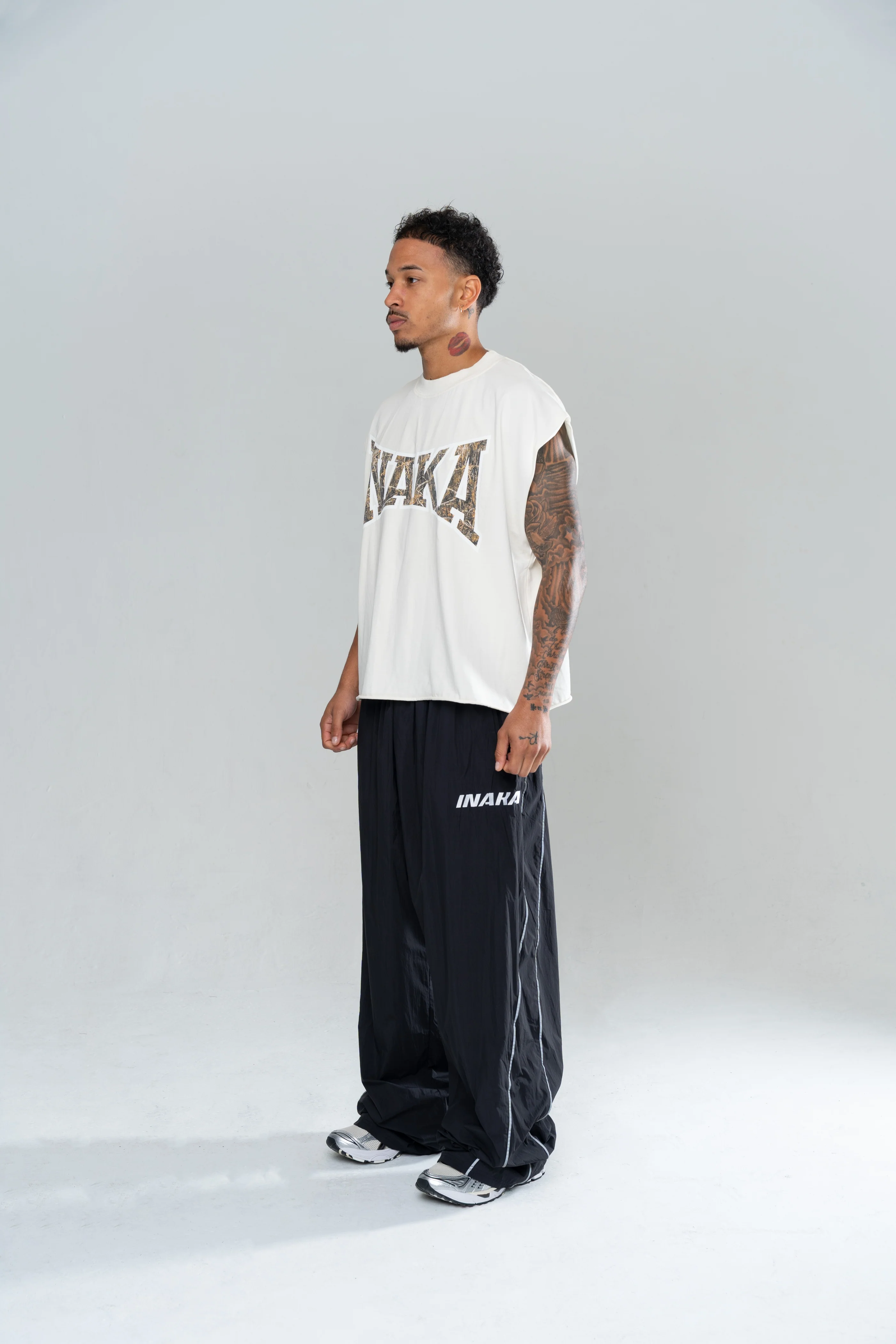 ICONIC BAGGY TRACKPANTS - BLACK - Image 3