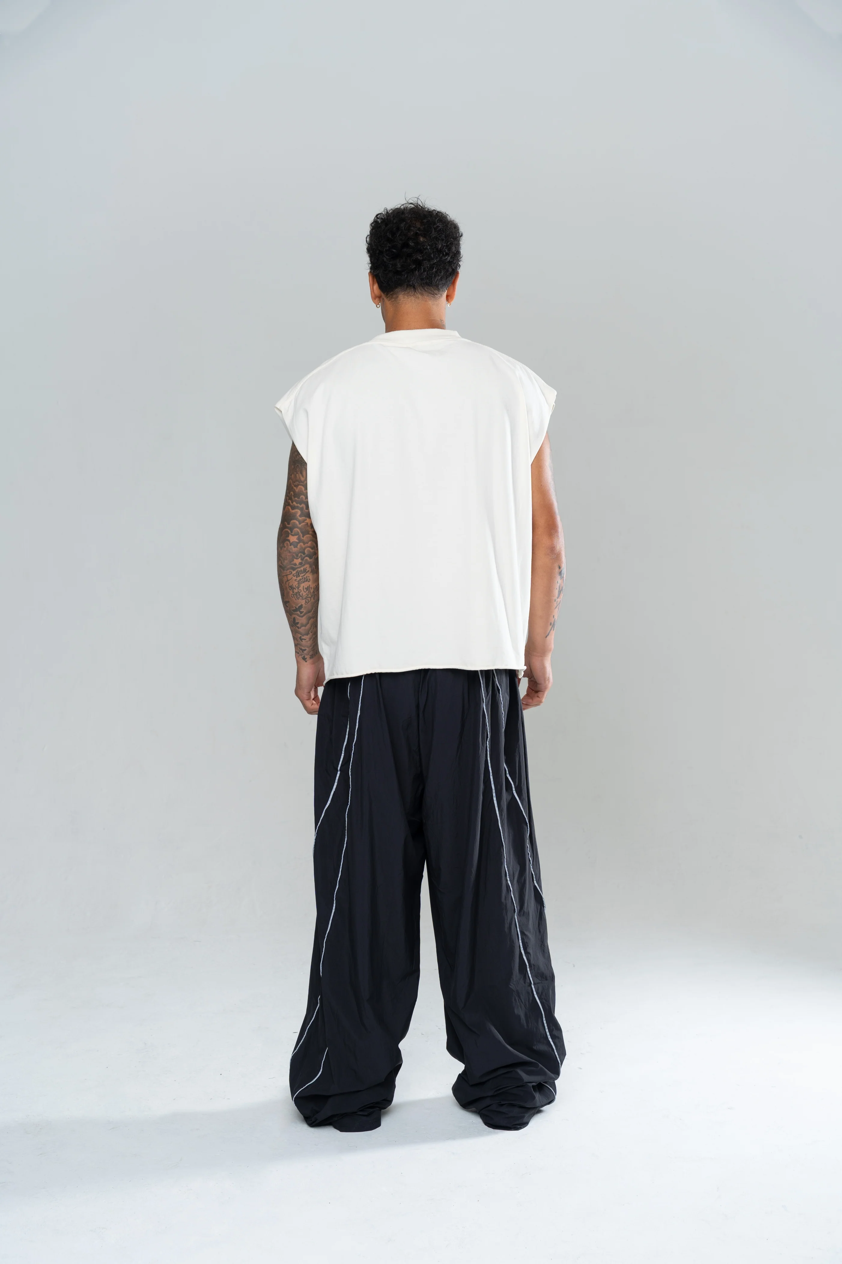 ICONIC BAGGY TRACKPANTS - BLACK - Image 4