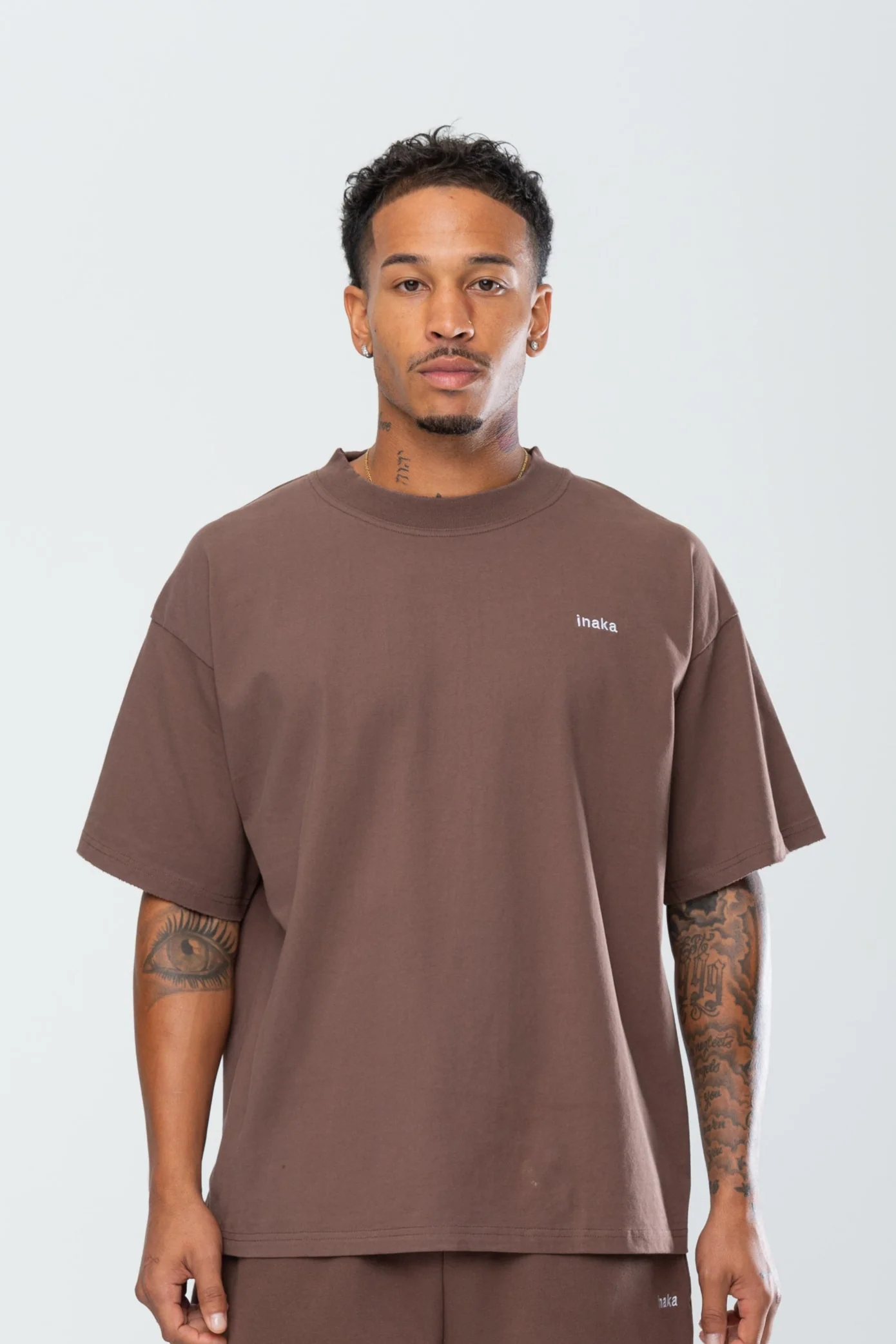 BASICS DISTRESSED TEE - ESPRESSO