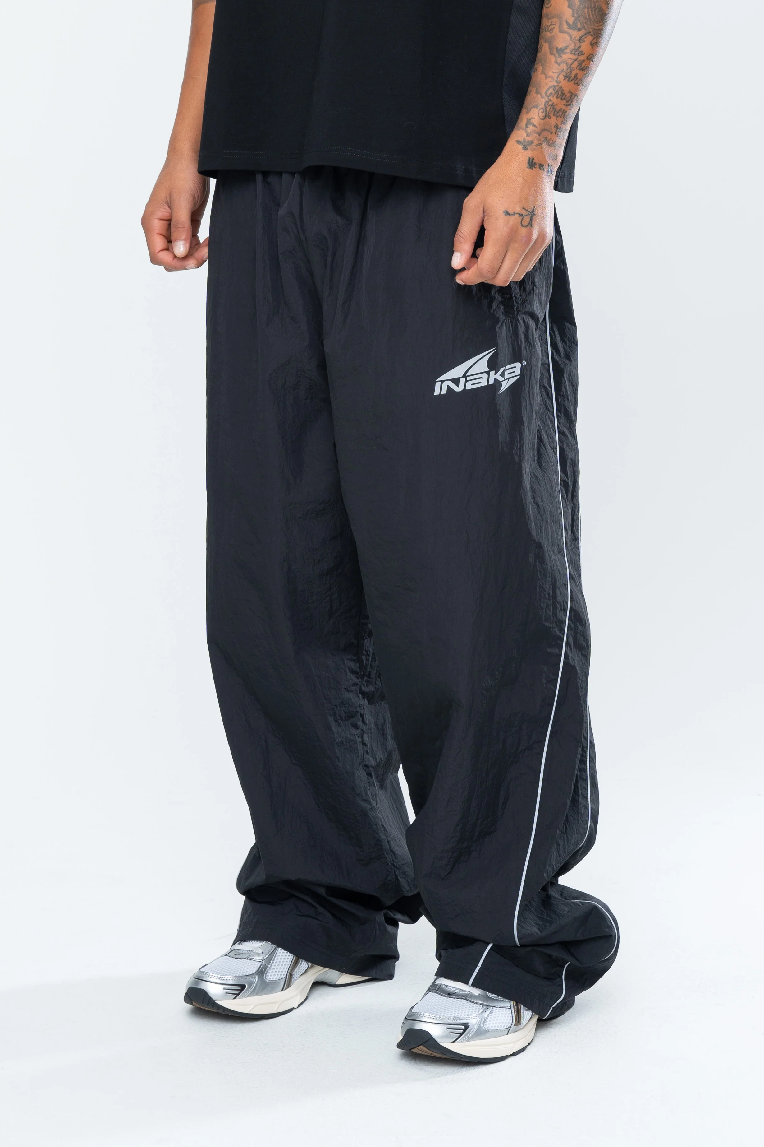 TUNDRA BAGGY TRACK PANTS - BLACK - Image 2