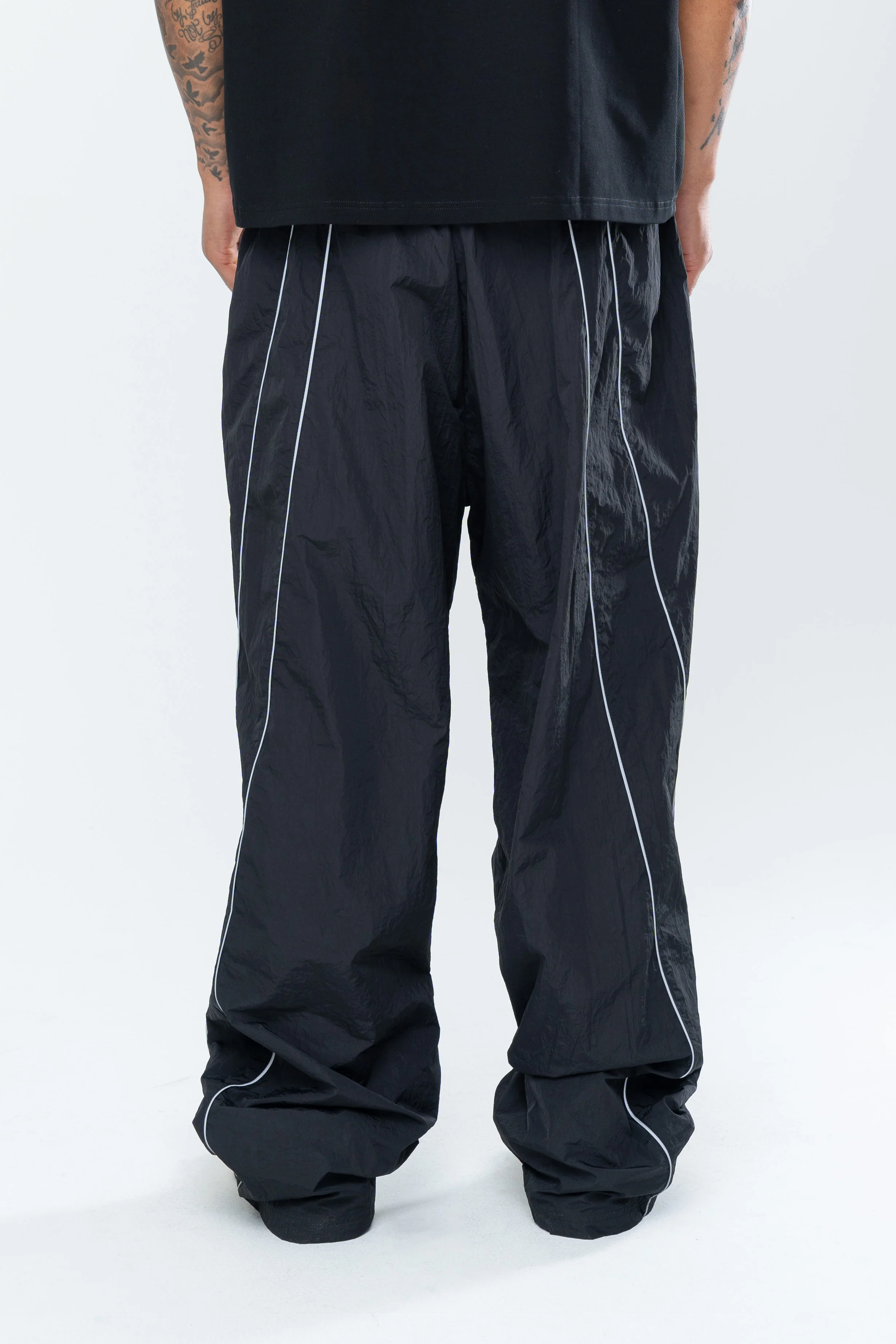 TUNDRA BAGGY TRACK PANTS - BLACK - Image 3