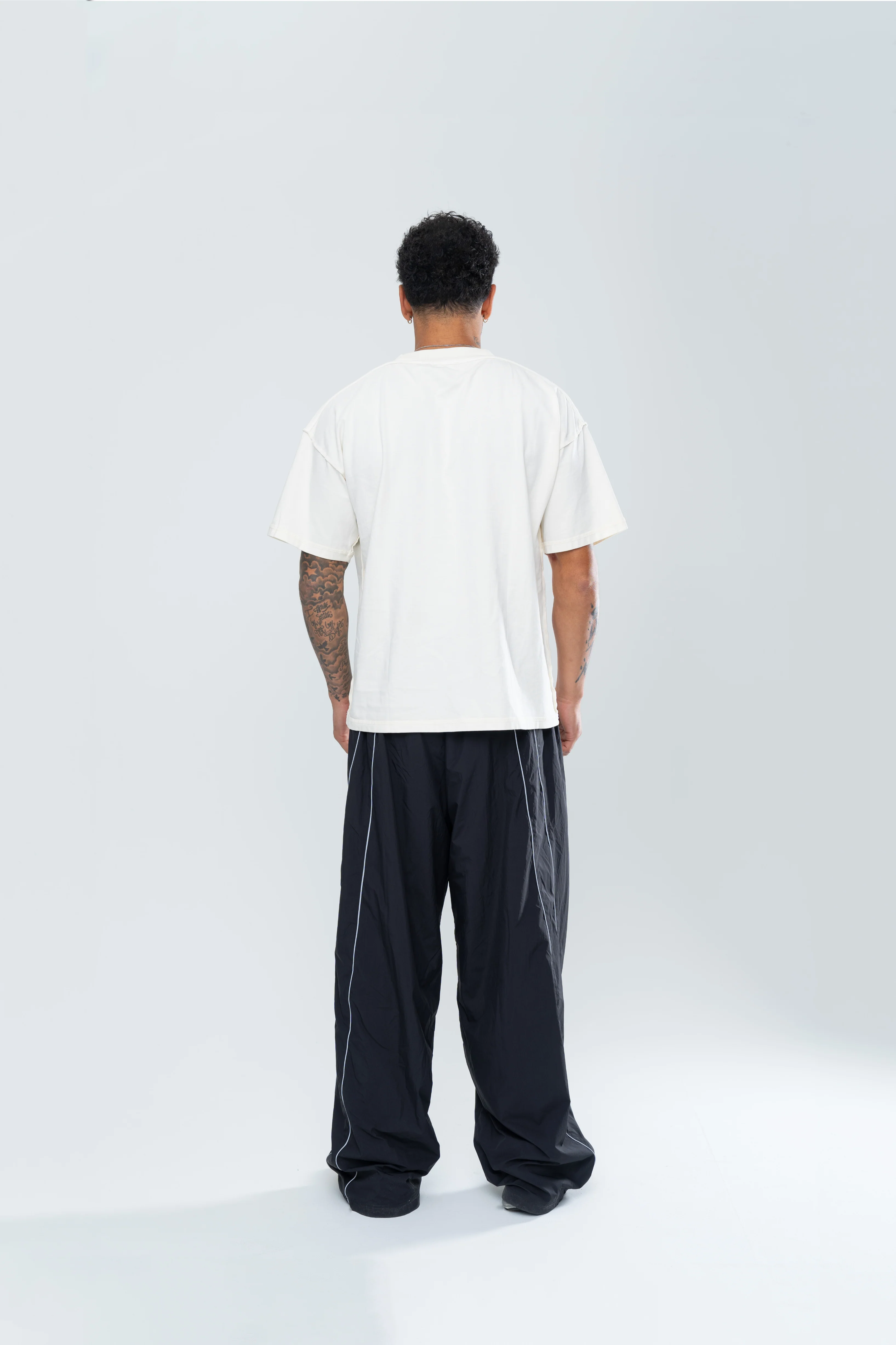 PROPERTY REVERSE TEE - CREAM - Image 5