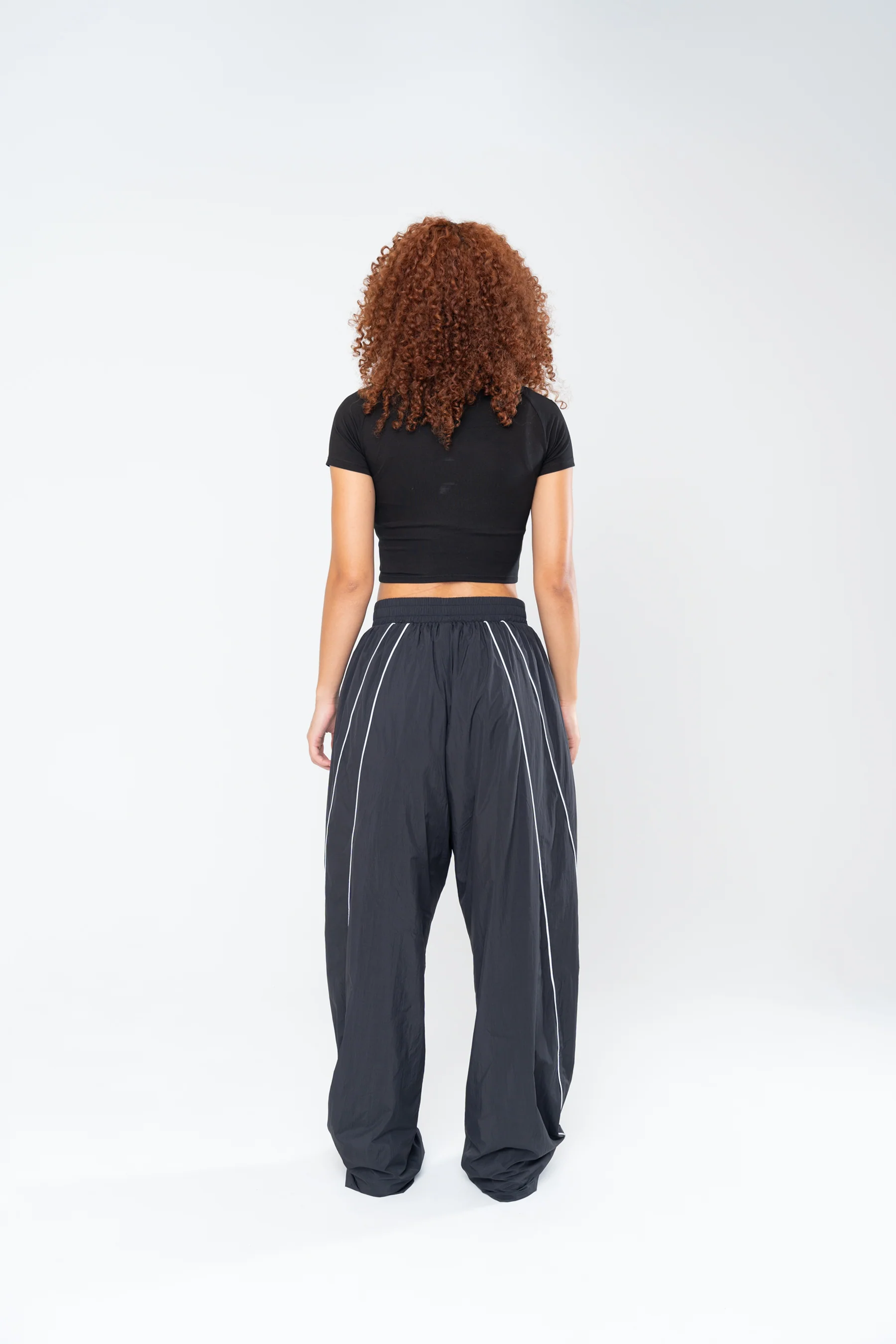 SPORTSWEAR BABY TEE - BLACK - Image 5