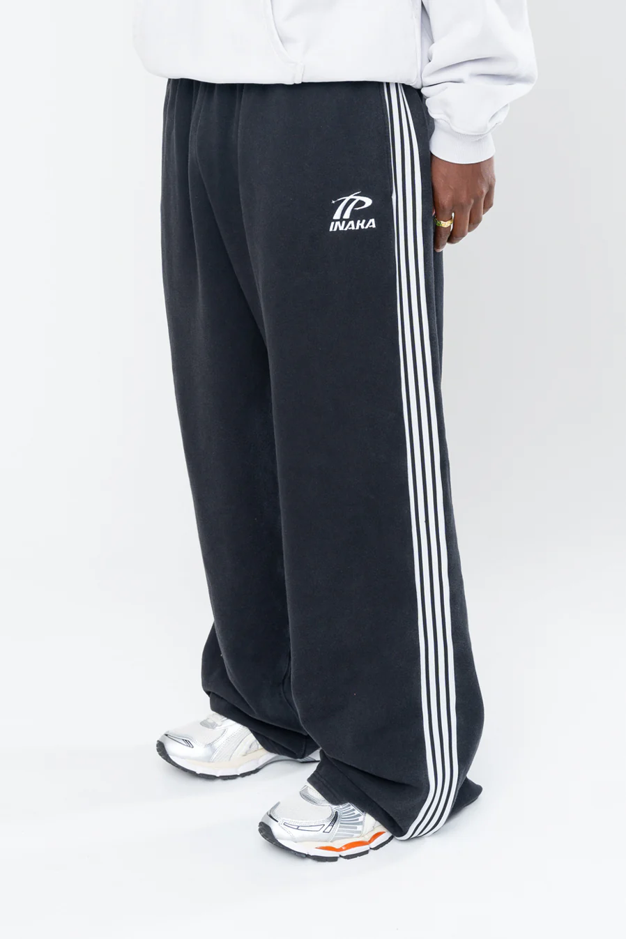 SPORTSWEAR BAGGY SWEATPANTS - BLACK - Image 6