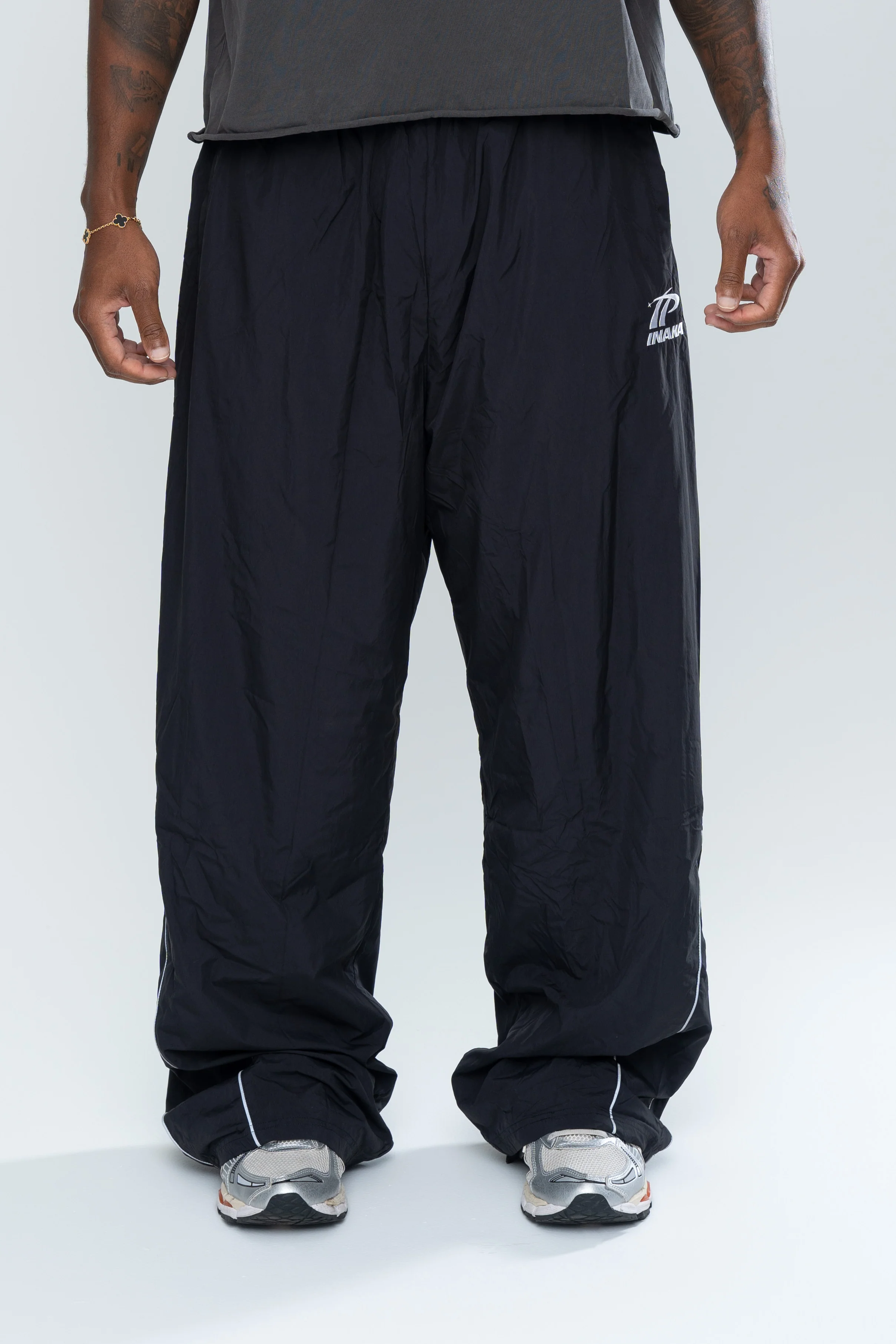 SPORTSWEAR BAGGY TRACK PANTS - BLACK - Image 4