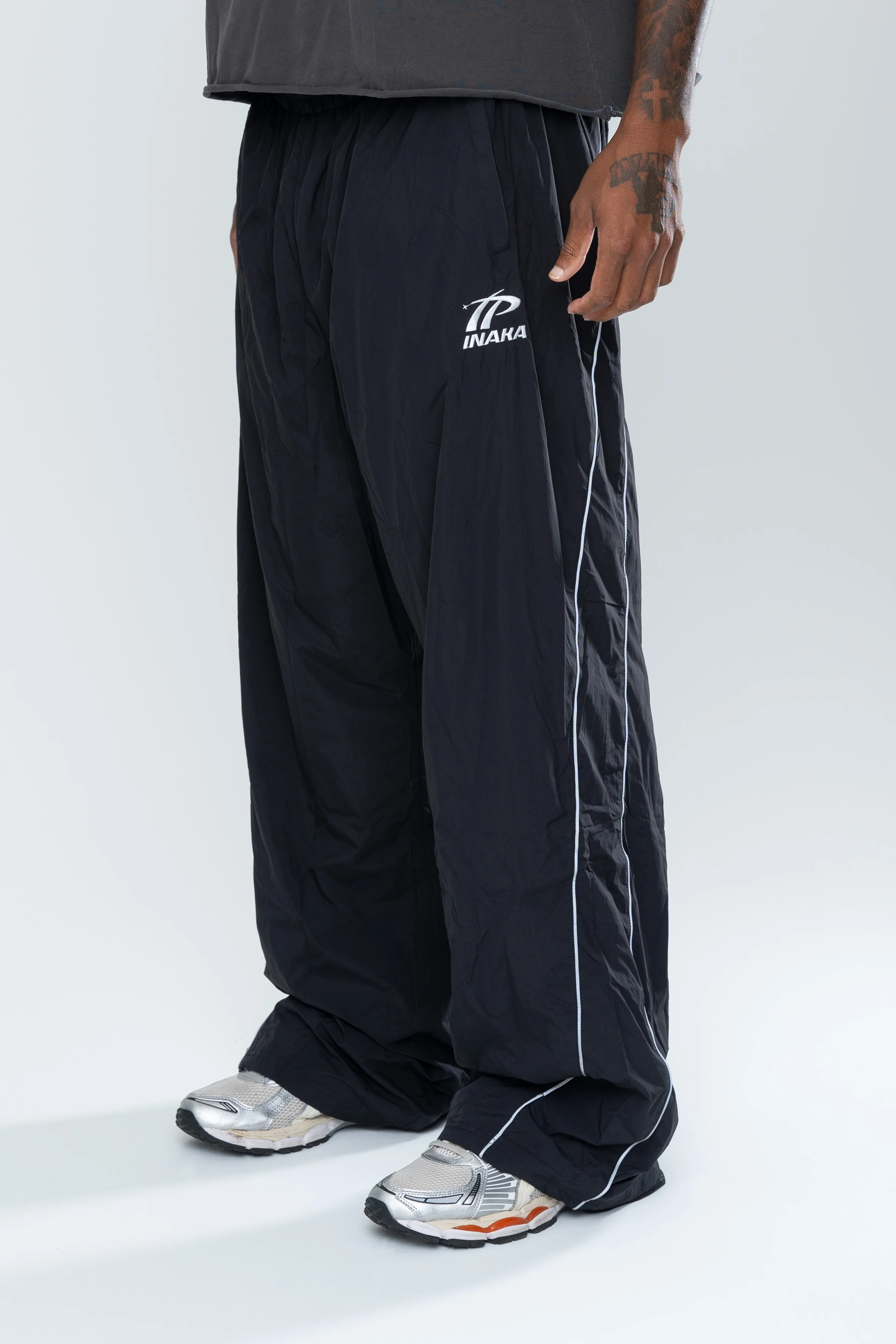 SPORTSWEAR BAGGY TRACK PANTS - BLACK - Image 6