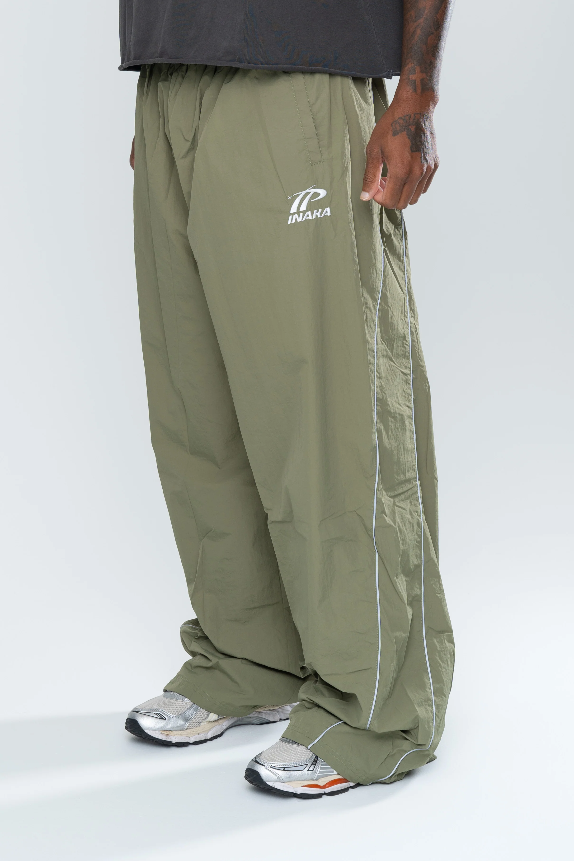 SPORTSWEAR BAGGY TRACK PANTS - OLIVE - Image 6